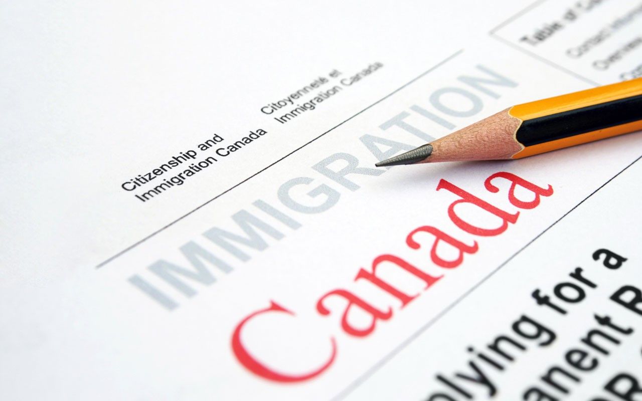 اقامت کانادا از نوع موقت، با یکی از ویزای های مدت دار کاری، تحصیلی یا سرمایه گذاری صورت می گیرد.