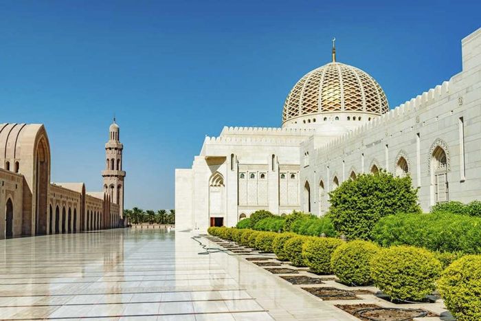 بازدید از مسجد سلطان قابوس عمان هنگام سفر به مسقط
