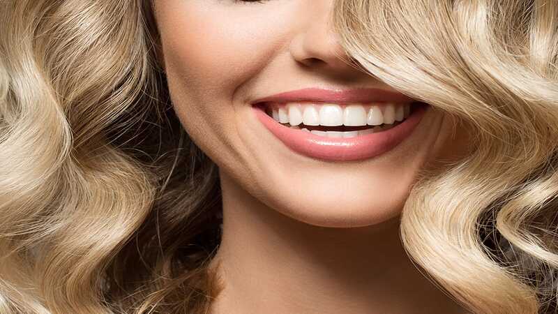 چگونه کامپوزیت دندان می‌تواند چهره شما را زیباتر کند