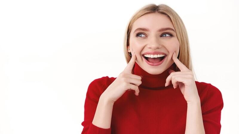 اصلاح و هماهنگی خطوط لبخند