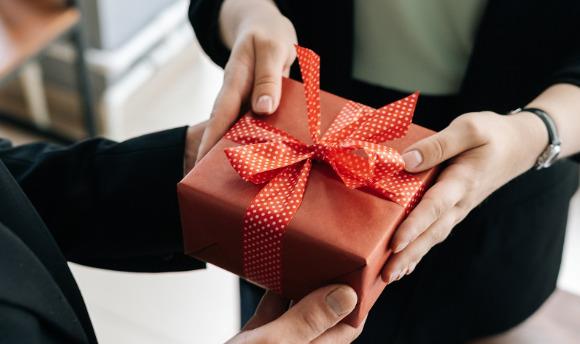 دلایل هدیه دادن