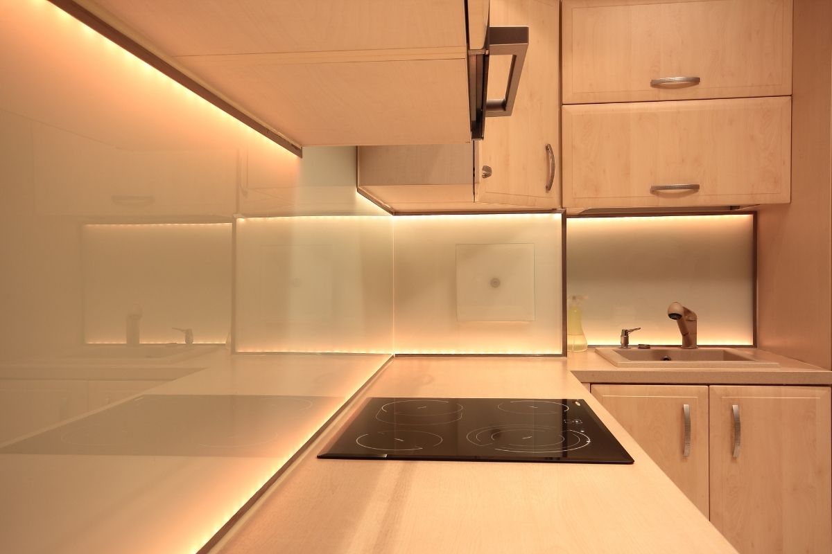 چراغ زیر کابینتی