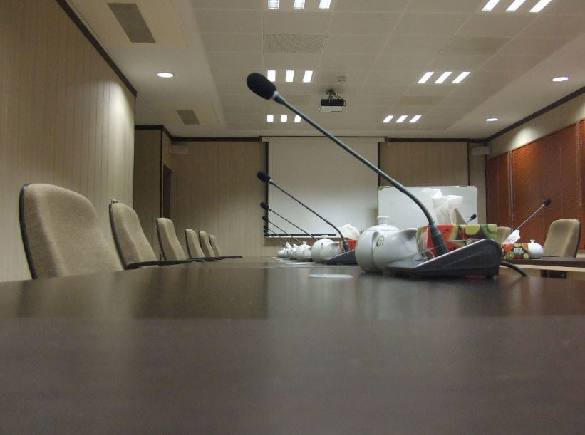 صامع راهکاری کامل برای تجهیز سالن‌های کنفرانس