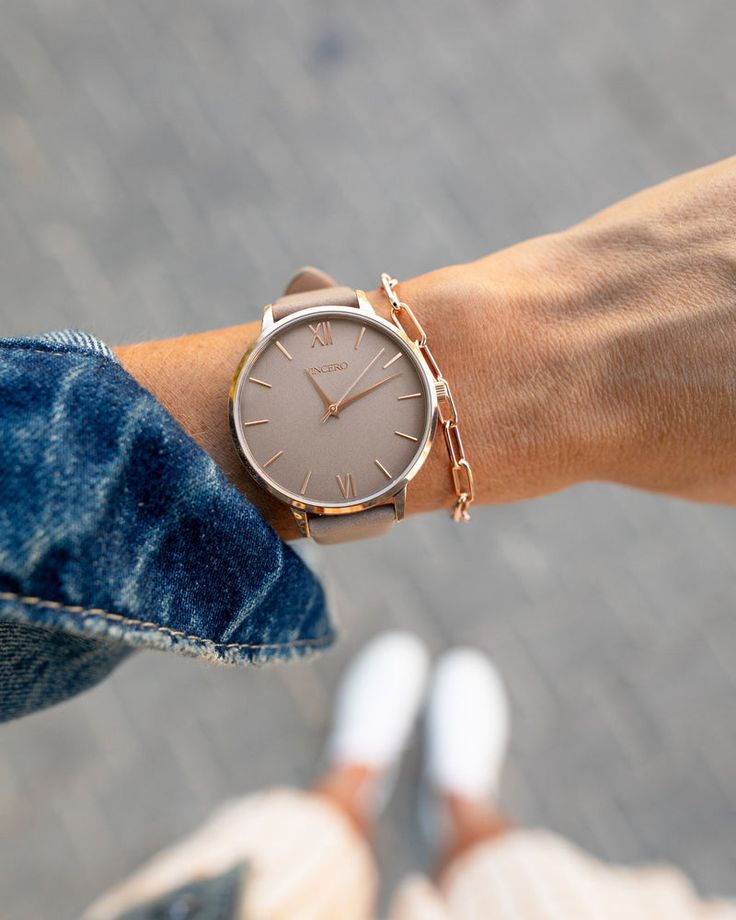 ساعت زنانه بند چرمی خاص