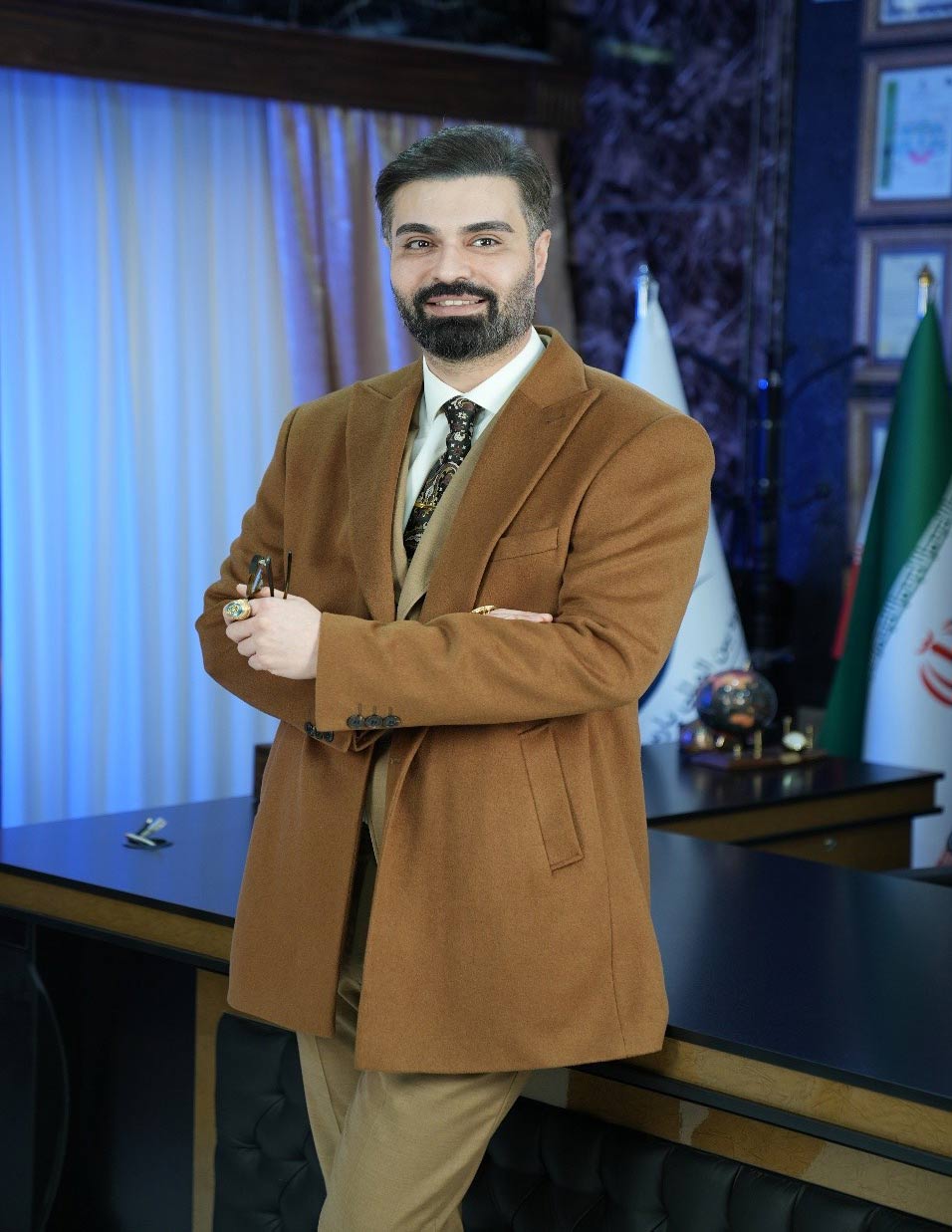 دکتر ماکان آریا پارسا کیست