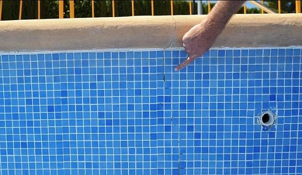نشتی استخر