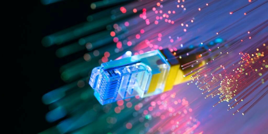 مبنا تلکام - ارائه دهنده اینترنت پرسرعت ADSL ، VDSL