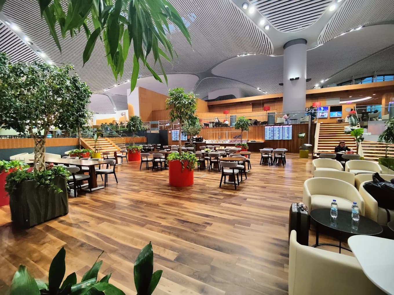 فروشگاه‌ها، رستوران‌ها و کافه‌ها فرودگاه استانبول