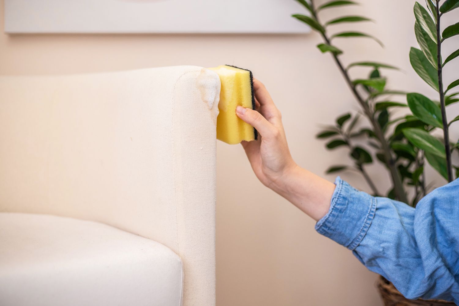 نحوه تمیز کردن روکش مبل