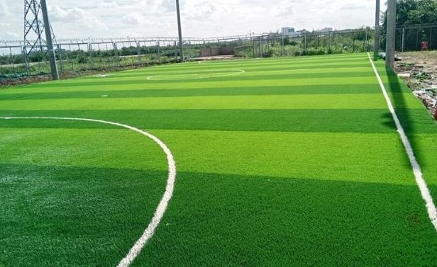 بررسی قیمت هر متر مربع چمن مصنوعی در سال ۱۴۰۴