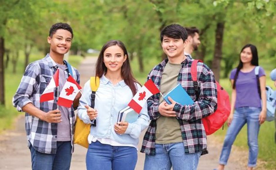 آیا مهاجرت به کانادا از طریق تحصیل فرزند امکان پذیر است ؟