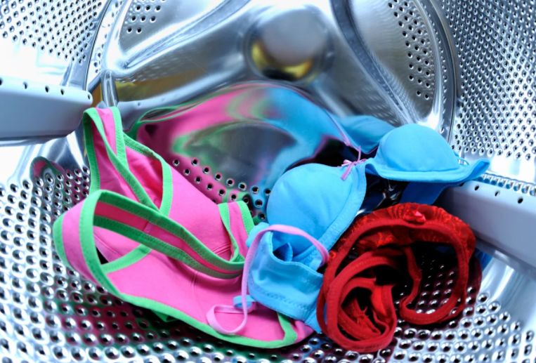 شست و شوی صحیح لباس زیر زنانه با لباس شویی