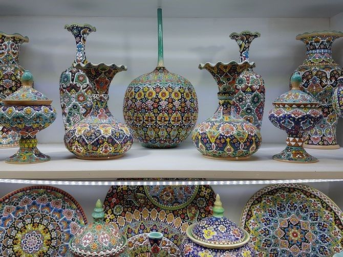 کار در منزل نقاشی روی گلدان سفالی، از بهترین کارهای در منزل برای زنان