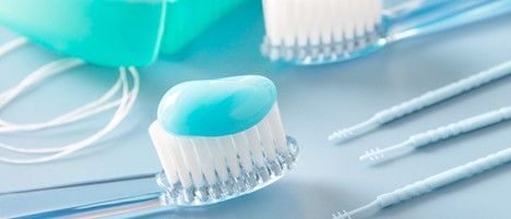 آیا مسواک زدن برای مراقبت از ایمپلنت دندان مهم است؟