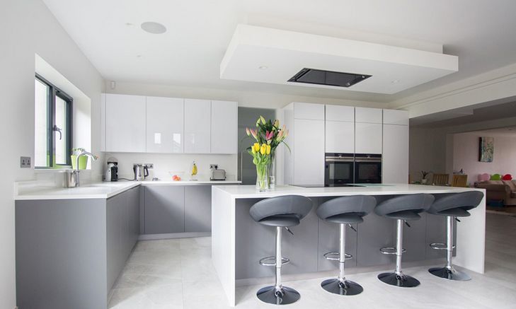 کابینت آشپزخانه سفید با چه رنگهایی ست می شود و بهترین ترکیب را تشکیل می ‌دهد؟