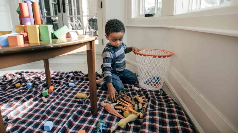 جمع کردن اسباب بازی، یک مثال خوب برای یادگیری مسئولیت پذیری است