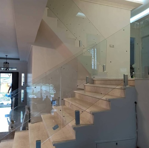 نرده شیشه ای