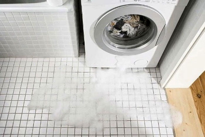 6 دلیل نشت آب از ماشین لباسشویی