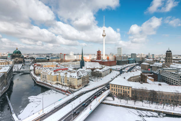 آلمان، کشوری که از سرما در کافه های گرمش پناه می گیرید