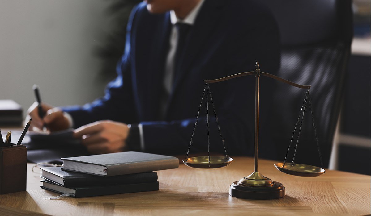 شرح وظایف و ویژگی‌های یک مشاور حقوقی خوب