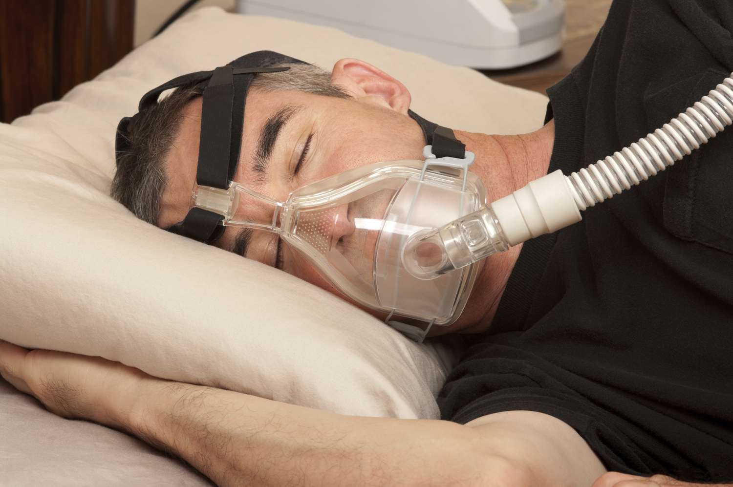 تجهیزات کمک تنفسی: ونتیلاتور، اکسیژنساز، دستگاه مانیتورینگ