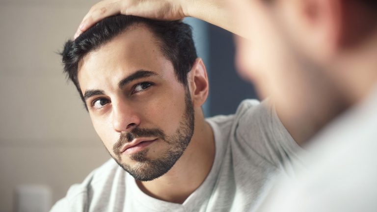 آیا کم خوابی باعث ریزش مو میشود؟