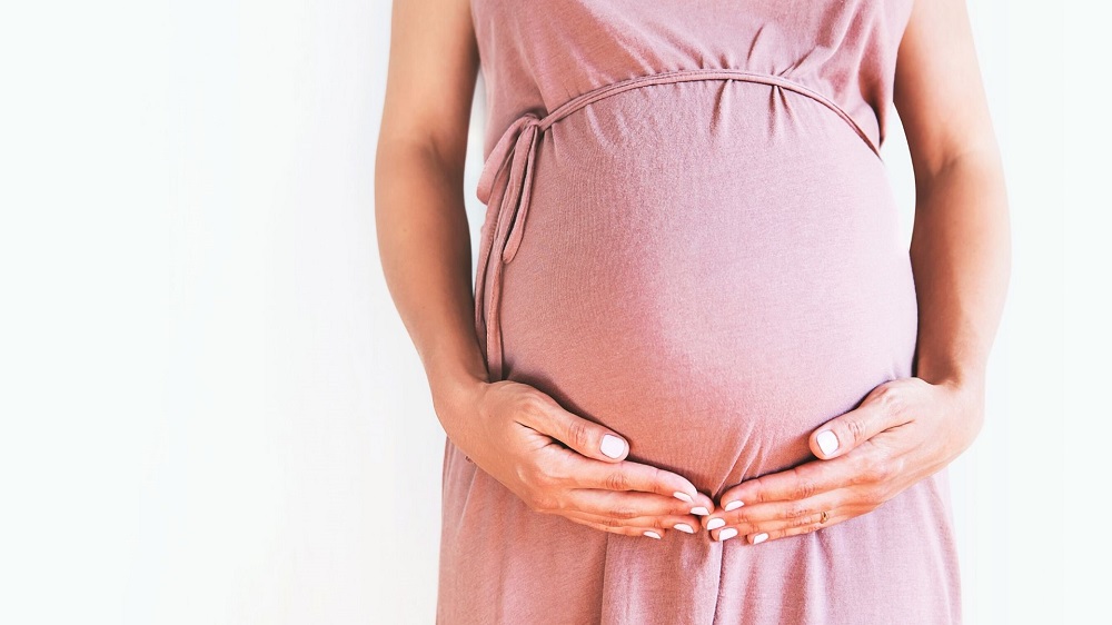آیا کاشت و لاک ناخن برای زنان باردار و جنین مضر است؟ 1