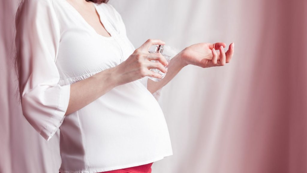آیا کاشت و لاک ناخن برای زنان باردار و جنین مضر است؟ 2
