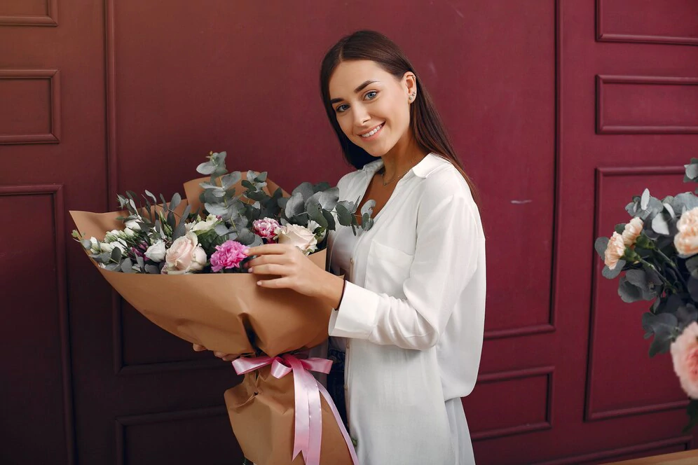 گل مناسب برای اولین قرار عاشقانه چه گلی است؟ 4 خرید باکس گل ارزان