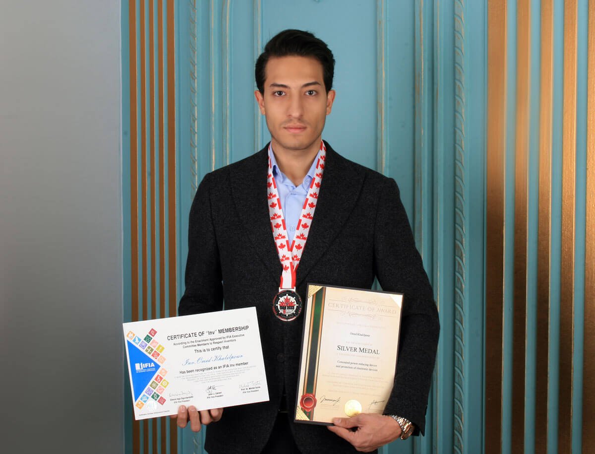 مدال نقره مسابقات بین المللی اختراعات کانادا ۲۰۲۳ در دستان مهندس امید خلیل پور