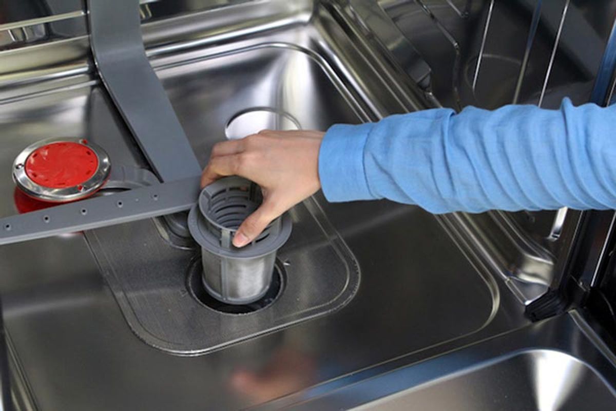 علت تخلیه نشدن آب در ظرفشویی سامسونگ