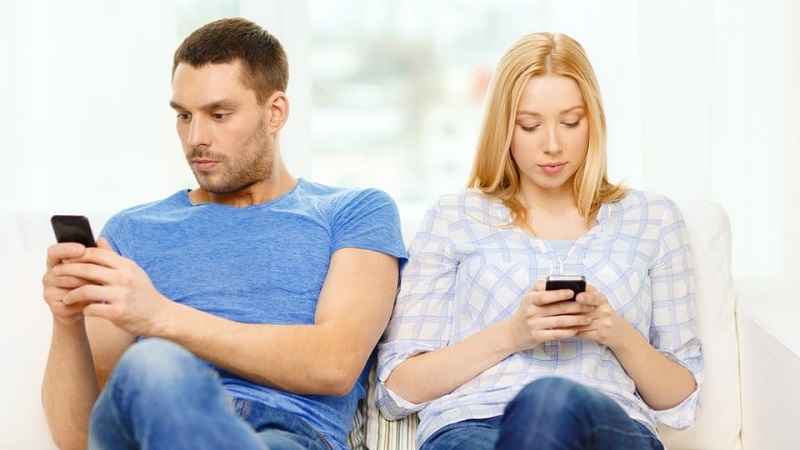 تاثیر تکنولوژی در ارتباط زوجین