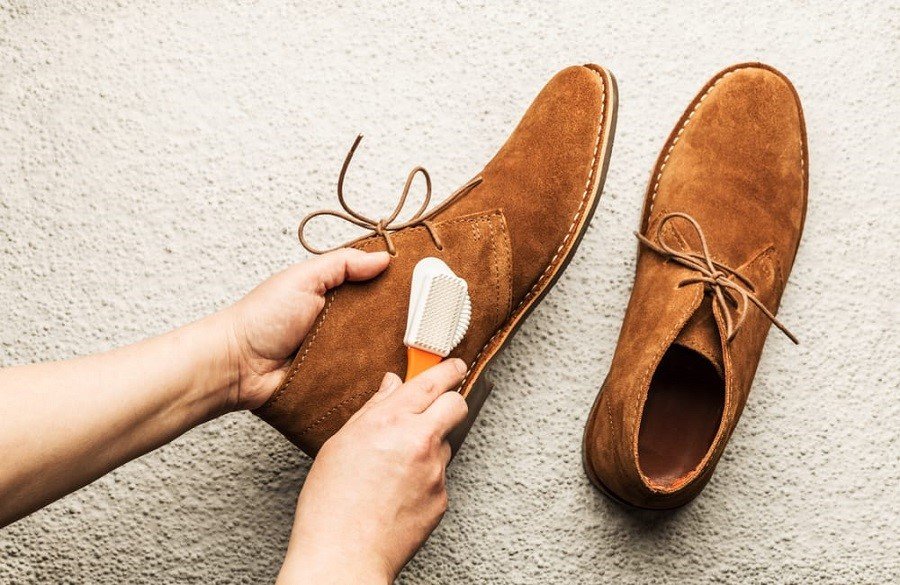 روش‌های خانگی برای تمیز کردن انواع کفش