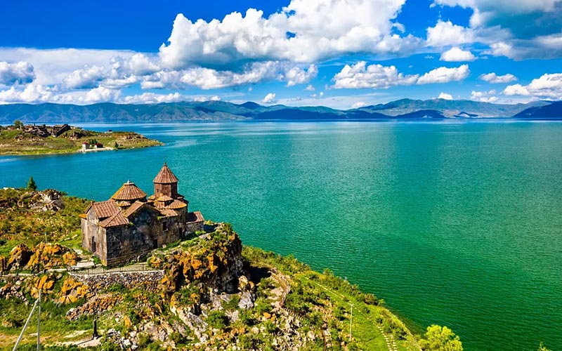 با سفر زمینی به ارمنستان، ارزان سفر کنید.