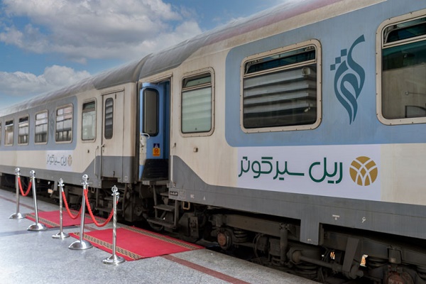 مقایسه امکانات و خدمات قطارهای مختلف در مسیر مشهد یزد