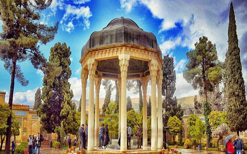 بهترین فصل مسافرت به شیراز، بهار است.