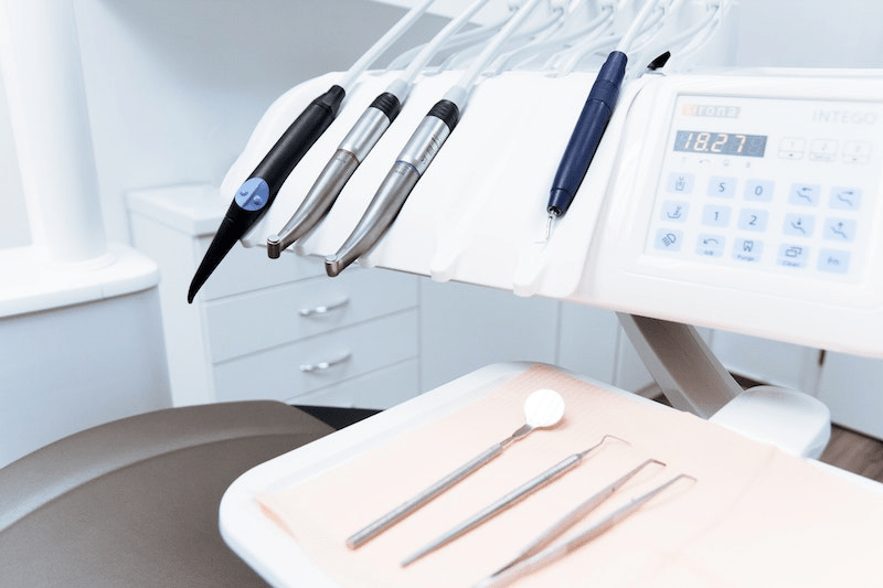 راهنمای انتخاب بهترین مرکز ایمپلنت دندان