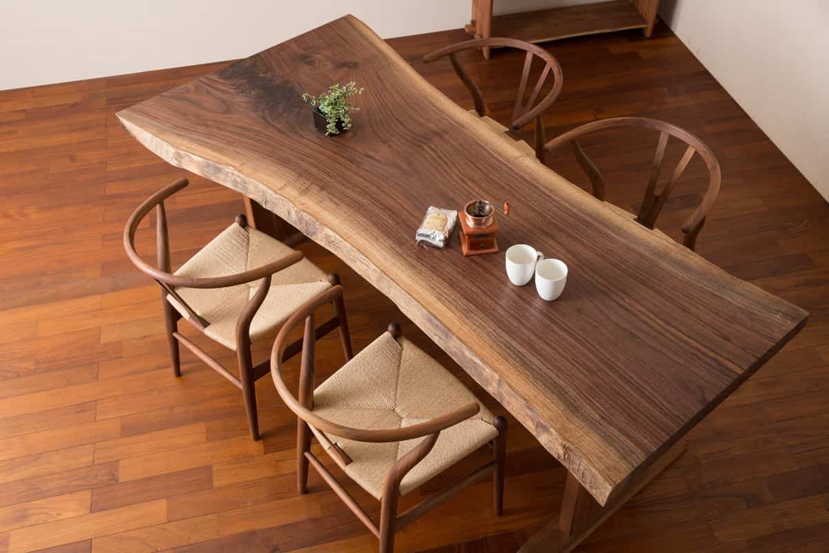 قیمت میز ناهار خوری تمام چوب به چه عواملی بستگی دارد؟