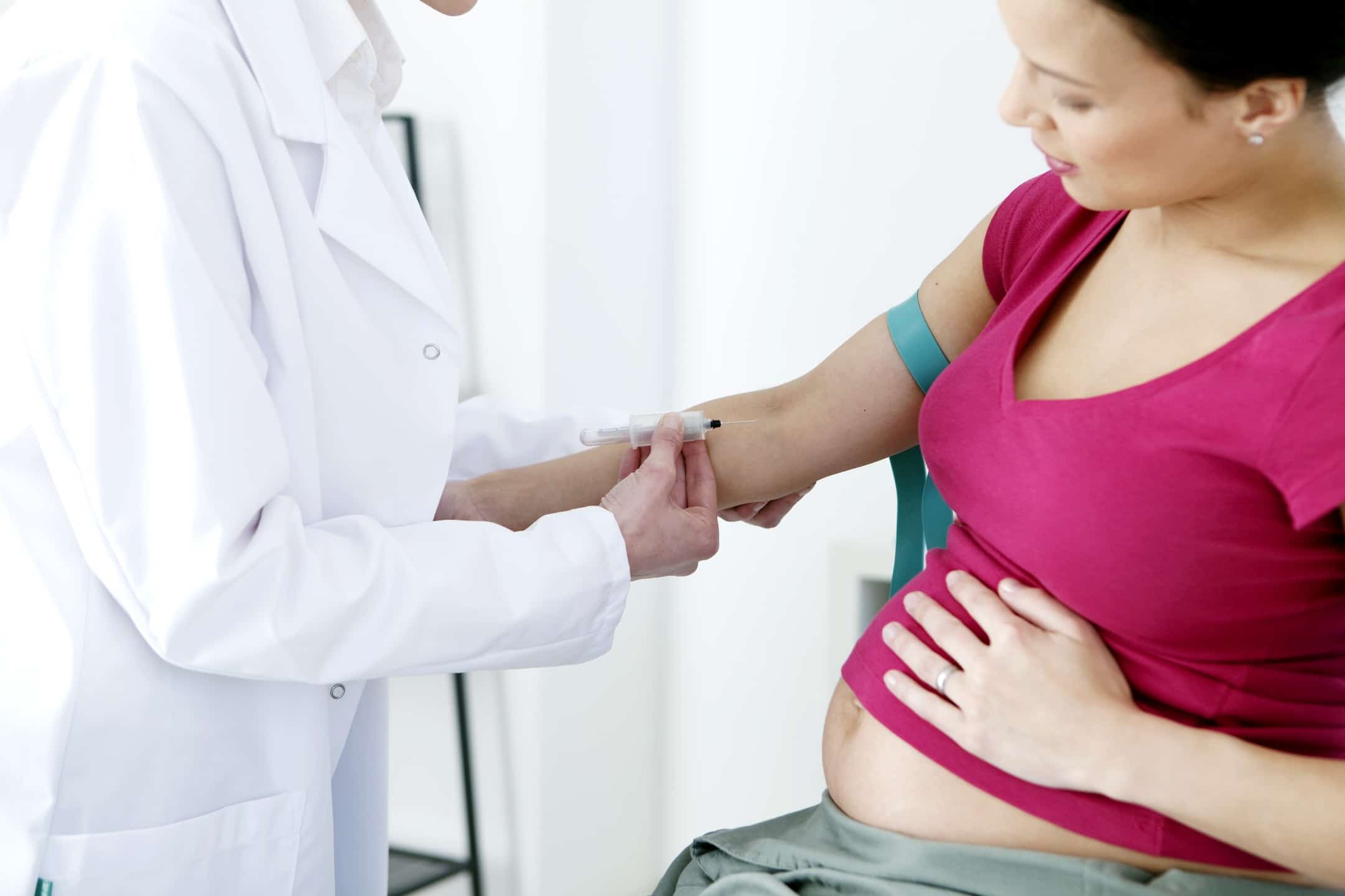آزمایش خون بارداری چیست؟ + روش انجام آن در منزل
