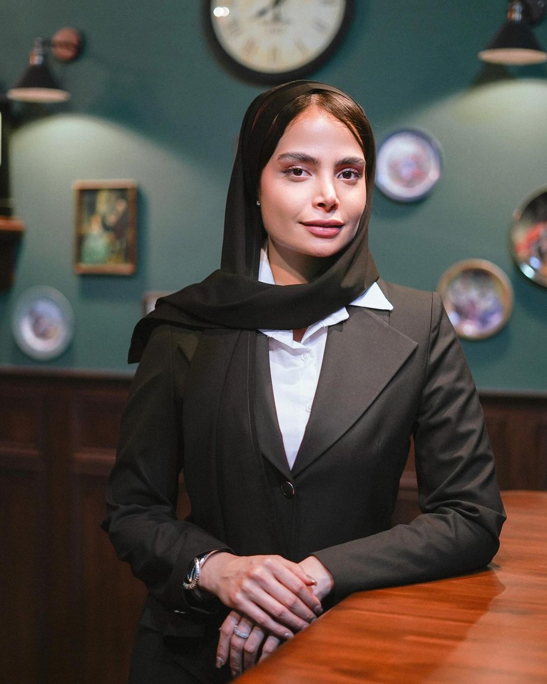 لباسهای شرکتی و مانتو شلوار اداری ماهپار