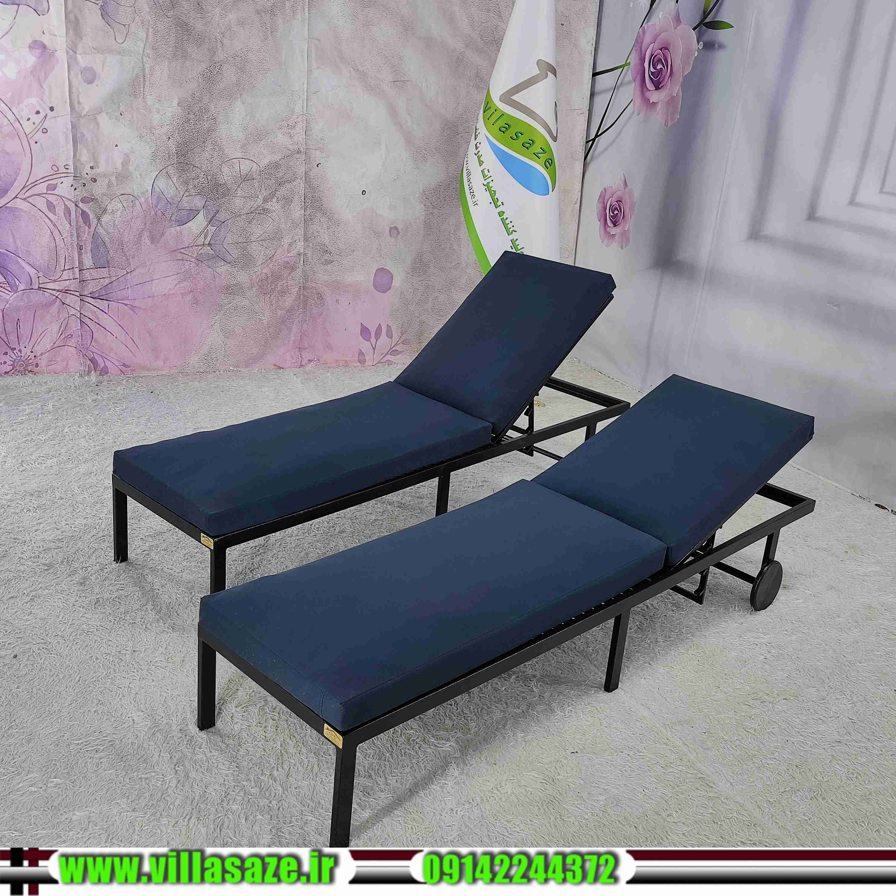 تخت کنار استخر