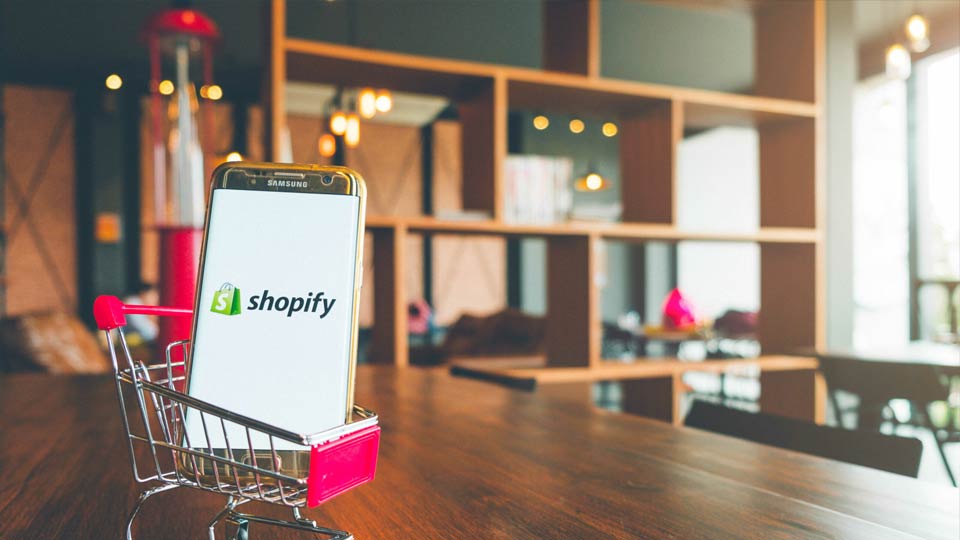 دراپ شیپینگ با شاپیفای چگونه امکان‌ پذیر است؟