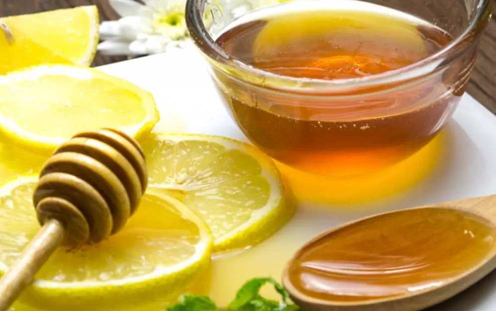 فواید آبجوش و عسل