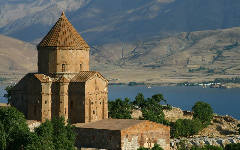 تور وان زمینی فقط با اتوبوس برگزار می‌شود؟