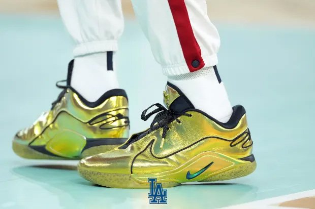 Nike LeBron 22 با ترکیب رنگ 'Gold Medal' 