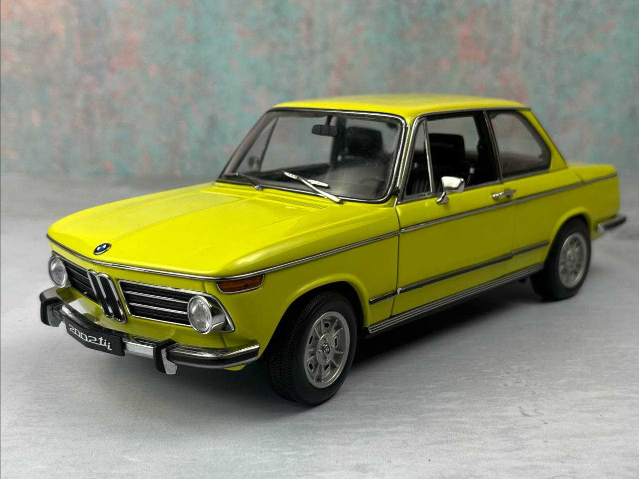 ماکت ماشین BMW 2002 tii