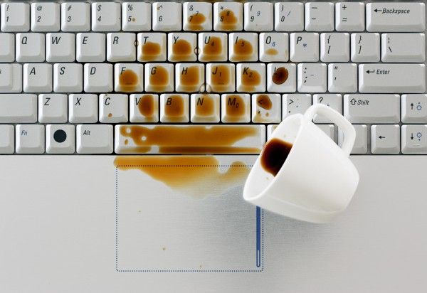 ریختن مایعات روی لپ تاپ