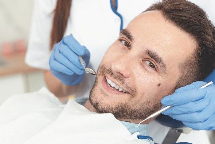 مراحل کاشت ایمپلنت دندان برای جایگزینی دندان های بالا و پایین